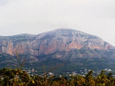 IMATGES CURIOSES: EL MONTGÓ VIST QUASI DAMUNT