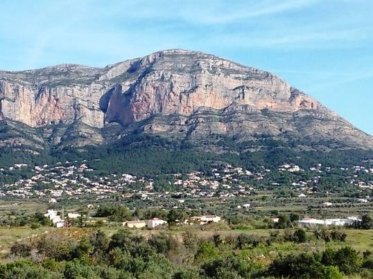IMATGES CURIOSES: Que bonic es mostra el Montgó!!