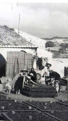 FOTOGRAFIES ANTIGUES (Gata en el record) (1.820): ESCALDÀ A LA CASETA DEL PONT, 1954