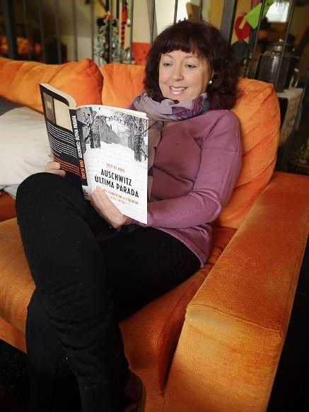 ESPECIAL 10 ANIVERSARI. CRONISTA GATA. 6ena CONVIDADA: VICEN MULET, LA BIBLIOTECÀRIA (nomenada Bibliotecària de l'Any)