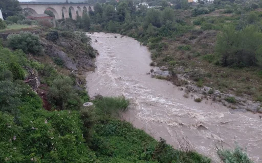 HA TORNAT A VINDRE EL RIU. Bona riuada des de les 6 del matí. ESTEM CONFINATS per la dana Adam