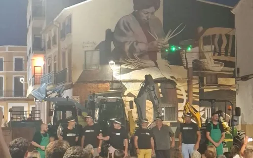 INNOVADOR ESPECTACLE A GATA, UN CONCERT AMB TRACTORS. EMMARCAT DINS LA PROGRAMACIÓ DE GATAMFEST