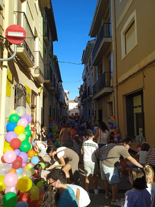 UNA GLOBOTÀ DE MIL COLORS (VESPRA DE SANT MIQUEL)