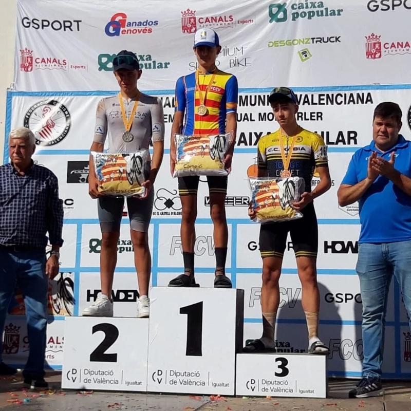 EL CICLISTA JUNIOR GATER MARC MONCHO SIGNES (C.C.XÀBIA) ES PROCLAMA CAMPIÓ AUTONÒMIC DE CICLOCROSS (Fotos: C.C.Xàbia)