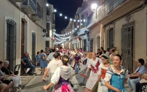 FESTES DE SANT MIQUEL 2026: AHIR, ÈXIT A LA I TROBADA DE DANSES I AL SOPAR DE CÀRITAS PARROQUIAL