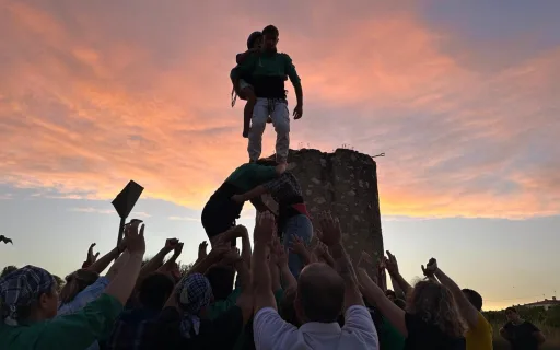 LA MUIXERANGA DE LA MARINA ALTA POSA L'ESPECTACLE PREVI AL SOPAR D'UN CENTENAR DE VEÏNS DE LA RANA
