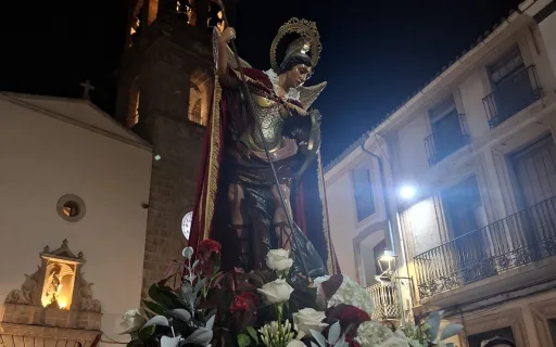LA MISSA, PROCESSÓ I CASTELL TANQUEN LES FESTES DE SANT MIQUEL A GATA