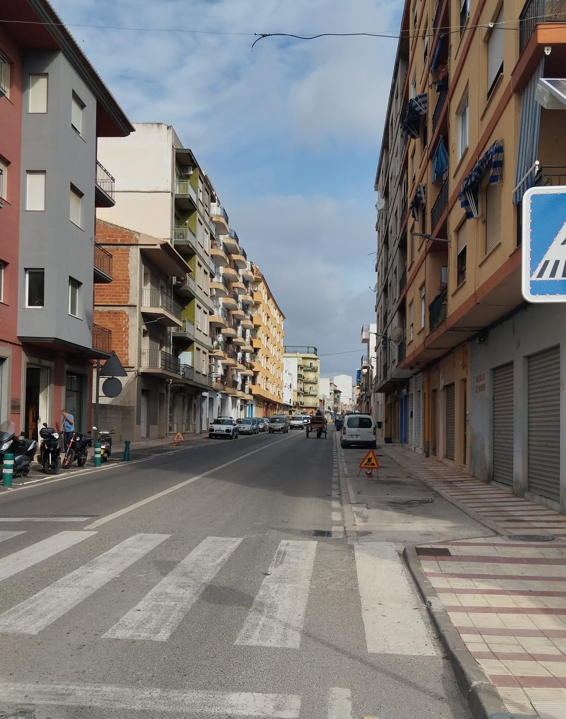 TALEN LES XICANDRES DE L'ENTRADA A GATA PER LA FONT DEL RIU. PER MOTIUS TÈCNICS ES VA PRENDRE UNA ACURADA AVALUACIÓ I DECISIÓ. ESTÀ PROJECTADA LA REPLANTACIÓ D'ALTRES ESPÈCIES EN EL SEU LLOC