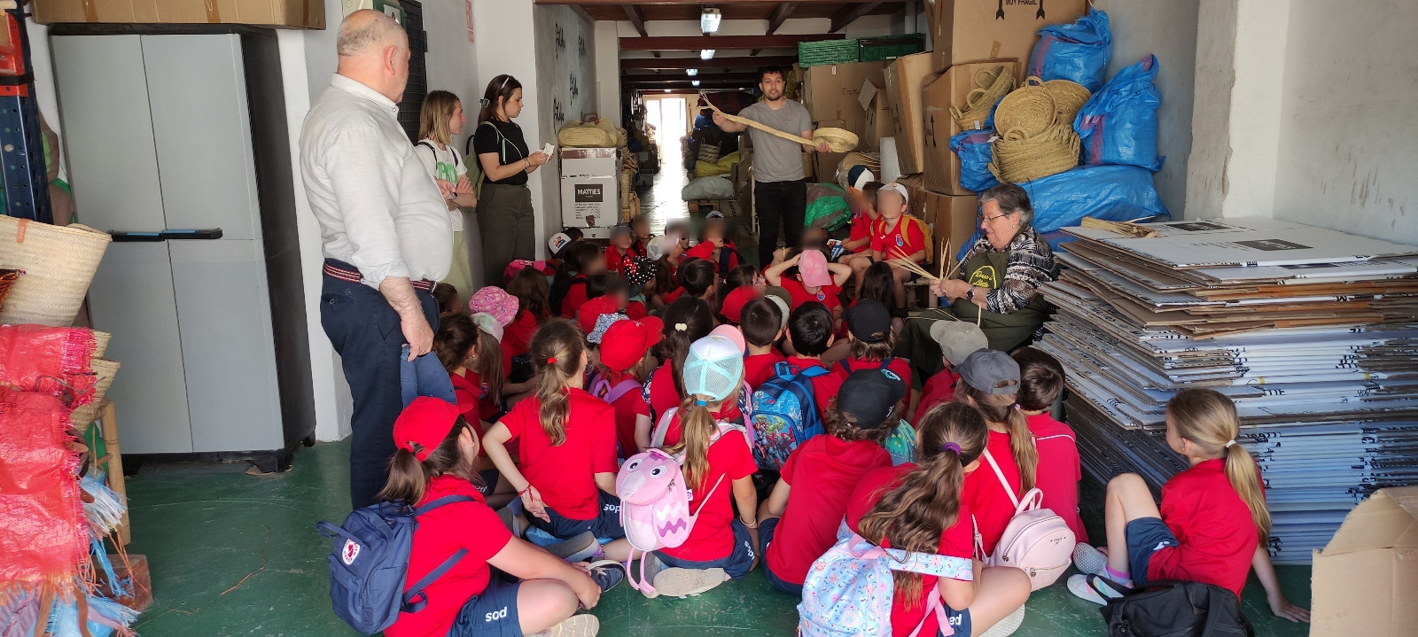EL CONEIXEMENT DEL MÓN DE LA LLATA I LA TRADICIÓ DELS RIURAUS PER A LA PANSA, UN ATRACTIU RECOMANABLE DE GATA, Els escolars de primer de primària del Paidos de Dénia ho van experimentar