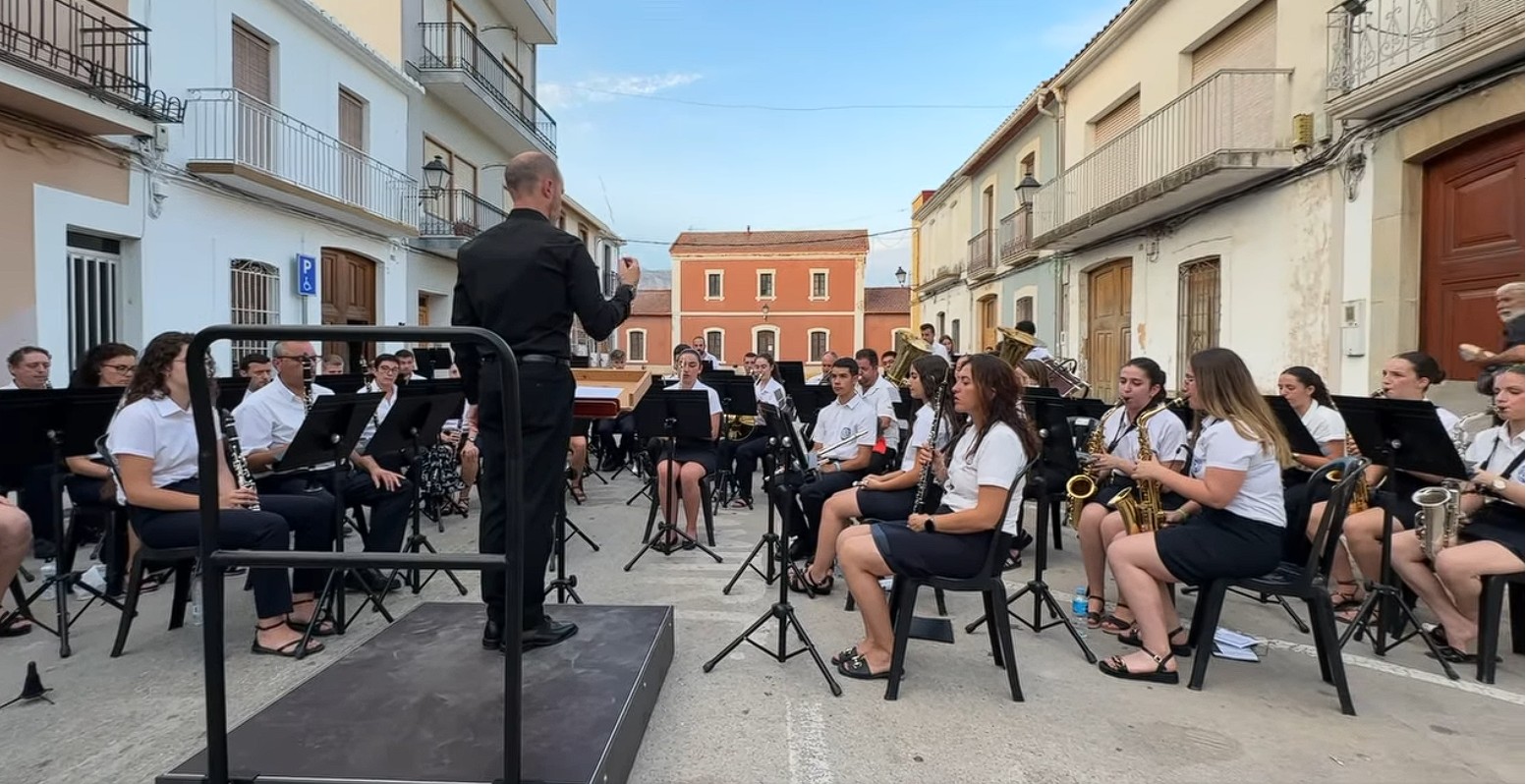 LA BANDA UNIÓ MUSICAL DE GATA OFEREIX UN EXCEL·LENT CONCERT DEL SOCI 2025